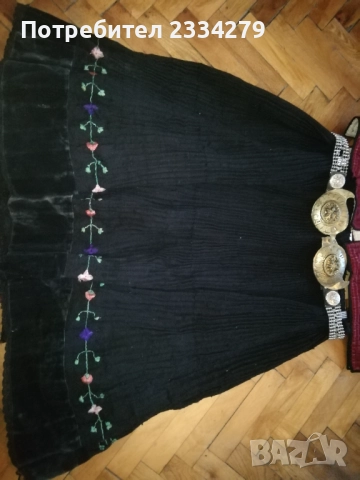 Стар пищимал-пола, женски елек, кърпи-забрадки за глава. , снимка 3 - Антикварни и старинни предмети - 52257462