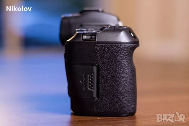 Full frame тяло Canon EOS R с грип, снимка 3 - Фотоапарати - 51834960