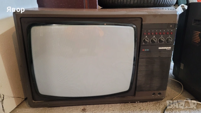 Телевизор Електрон В.Търново от соца ретро не работи , снимка 2 - Телевизори - 53495756