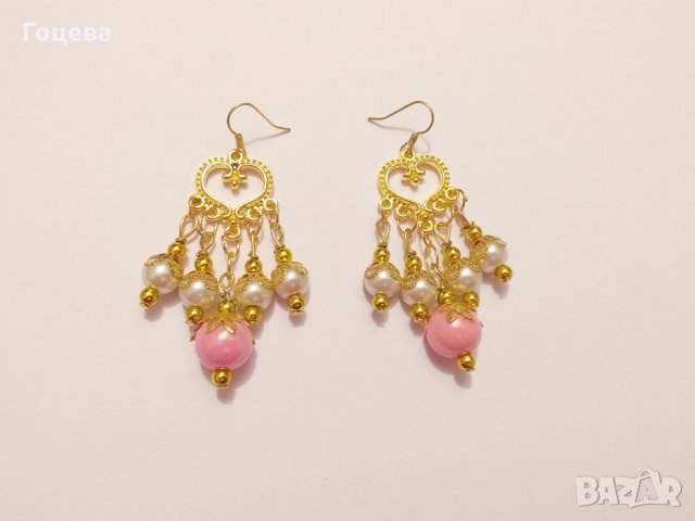 Прекрасни Барокови обеци с розови и бели перли и изящни орнаменти в цвят Злато, снимка 1 - Обеци - 28087473