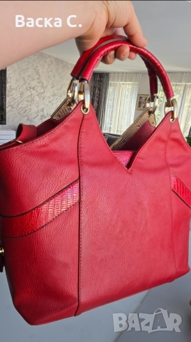 Червена чанта, снимка 3 - Чанти - 51961174