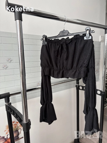 Дамска черна блуза с паднало рамо