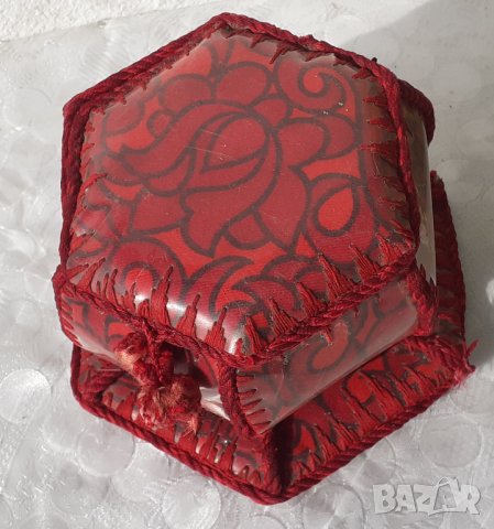 червена социалистическа кутия, соц , снимка 2 - Антикварни и старинни предмети - 43314296