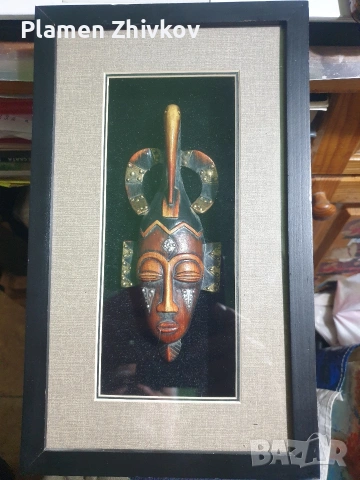 Афрканска пластика , рамкирана под стъкло 