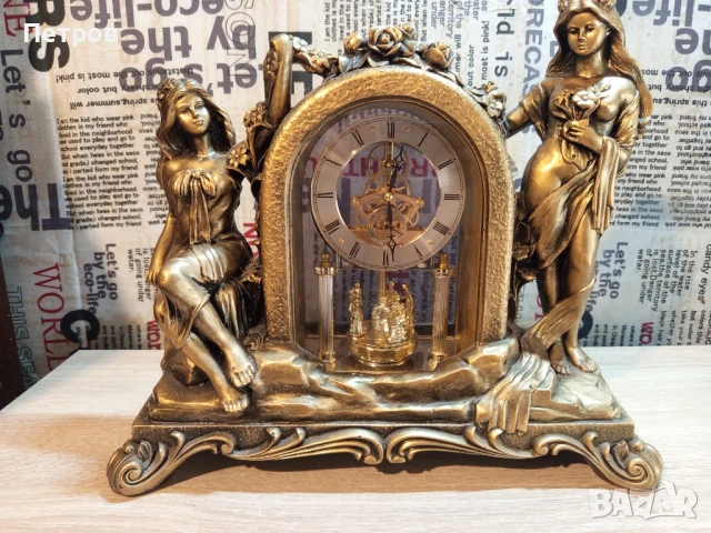 Настолен часовник с въртящо се махало