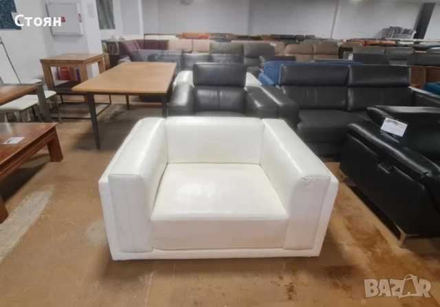 Бял кожен фотьойл - налични 2 броя /цена за 1 брой/