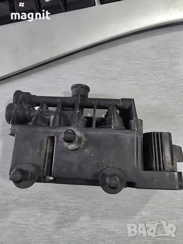 RVH000095 ПРЕДЕН РАЗПРЕДЕЛИТЕЛ ВЪЗДУШНО ОКАЧВАНЕ LAND ROVER RANGE ROVER SPORT 17151106