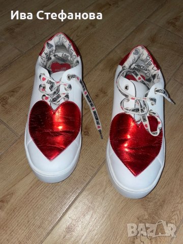 Love Moschino, Кожени спортни обувки със сърцевидна апликация, Бял/Червен, снимка 11 - Дамски ежедневни обувки - 34741732