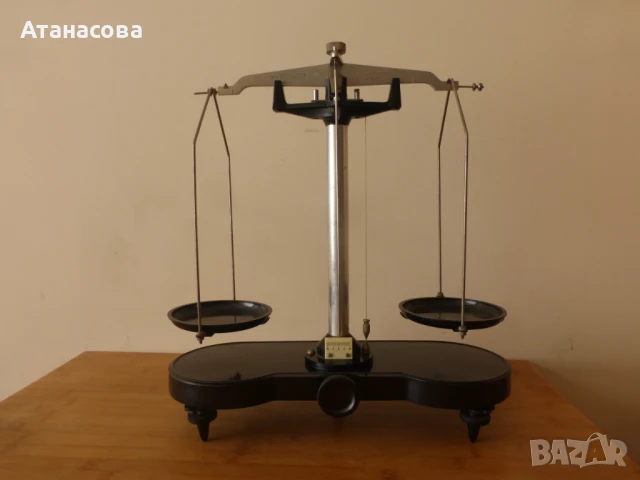 Лабораторна аналитична везна 1965 г, снимка 1