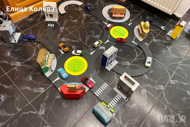 Street Bburago City пълен комплект сгради и коли с добавени две кръгови , снимка 5 - Коли, камиони, мотори, писти - 48177102