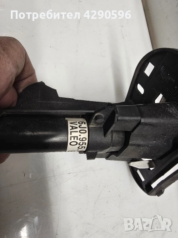 Дюза за миене на фар 6J0955099 / Seat Leon / Altea / Ibiza , снимка 2 - Части - 53333308