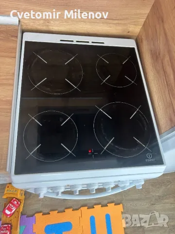 печка Indesit , снимка 2 - Печки, фурни - 50375696