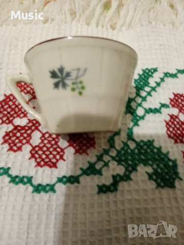 Сервиз от стари порцеланови ракиени чашки , снимка 3 - Антикварни и старинни предмети - 38314122