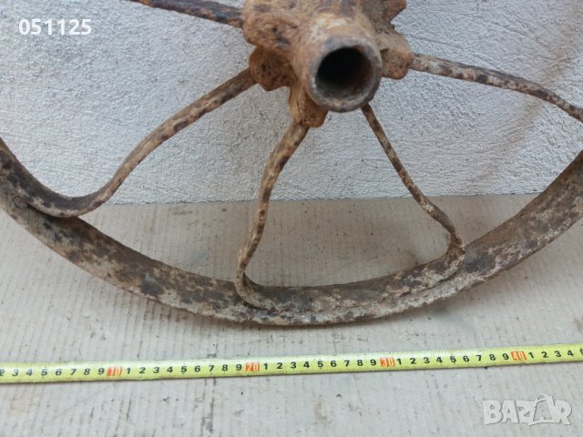 ковано възрожденско колело от талига, двуколка, каруца и др., снимка 12 - Антикварни и старинни предмети - 37659321