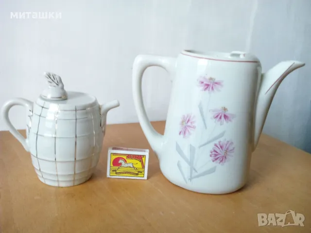 порцеланов чайник два