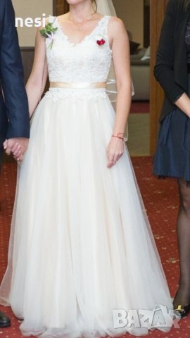 Сватбена/Булчинска рокля.Luxuary fashion-шампанско. Многопластова, страничен цип, елегантна бродерия, снимка 3 - Рокли - 43158586