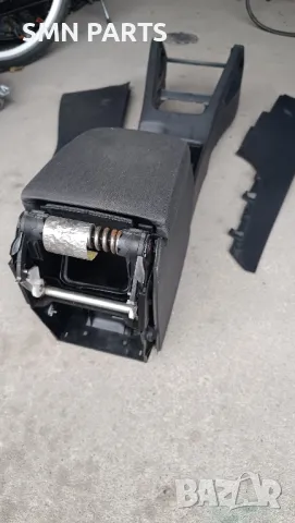 • Продавам подлакътник за голф 5 кожен и нормален (черен, сив и бежов) с къпхолдер, снимка 11 - Части - 49032690