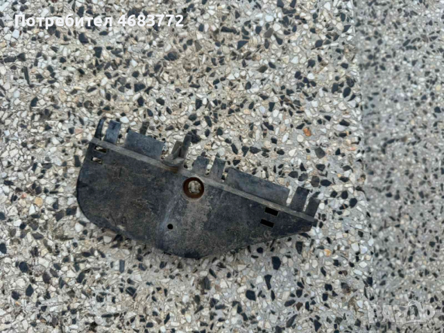 Пластмаса на десен калник на Ауди Audi A8 D4 H4 само за 20лв.