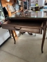 Маса с чекмедже и стъклен плот, снимка 2