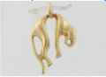 Златна висулка пума, снимка 1 - Колиета, медальони, синджири - 40352020