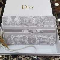 ✨Christian Dior различни цветове уникални дамски портмонета с кутия✨, снимка 11 - Портфейли, портмонета - 43420549