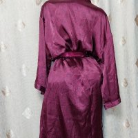 L/XL Сатенен халат бордо в каре, снимка 4 - Нощници - 43904956