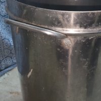Продавам контейнер за отпадъци от неръждаема стомана на колела 95л Diamond, снимка 2 - Обзавеждане на кухня - 43847322