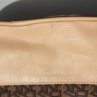 DKNY оригинална чанта, снимка 6 - Чанти - 44141596