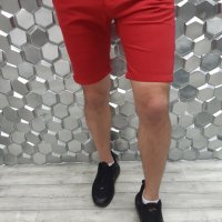 Червен къс панталон, снимка 1 - Дънки - 21872187