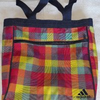 Спортна чанта Adidas. Размери 40 x 31 x 11 см, снимка 2 - Чанти - 43135290