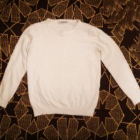 Дамски пухкав бял пуловер М размер, снимка 1 - Блузи с дълъг ръкав и пуловери - 42951763