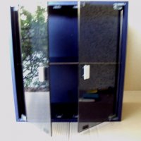 шкафче т. синьо 67 х 44 х 22 см, две вратички ,три нива, снимка 1 - Други - 26251878