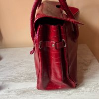 Нова червена чанта с ефект крокодилска кожа ❤️❤️❤️, снимка 4 - Чанти - 43887186