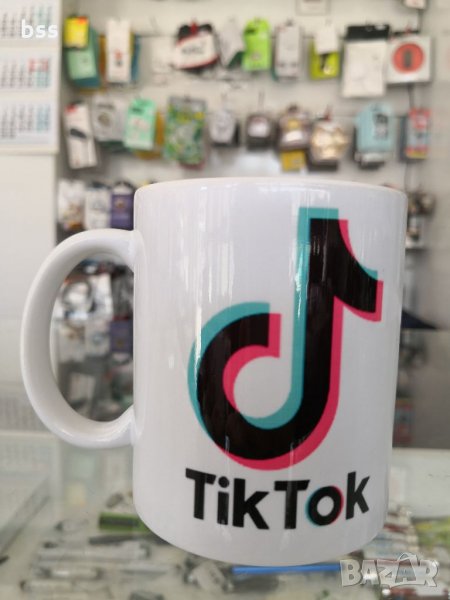 Бяла порцеланова чаша с логото на Tik Tok и Instagram, снимка 1