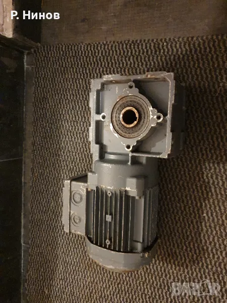 Монофазен ел.двигател 0.55 кW 27 оборота   куха ос, снимка 1