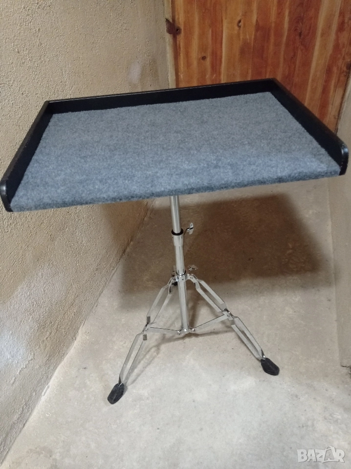 маса за перкусионни инструменти и други сценични атрибути, диджей,лаптоп и т.н., снимка 1