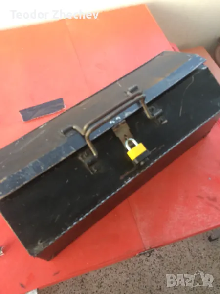 Метален куфар за инструменти на две нива с катинар, снимка 1