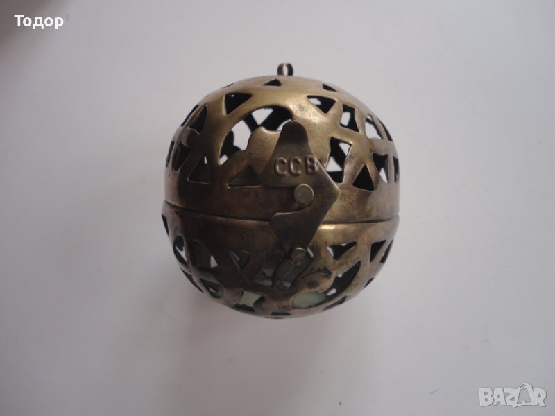 Ажурен бронзов свещник топка  маркиран , снимка 1