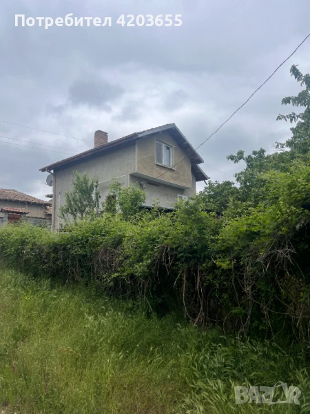 Къща на два етажа с двор, снимка 1