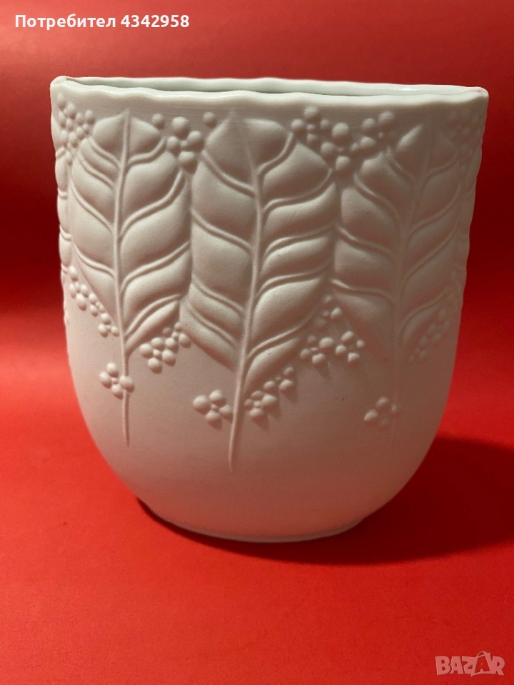 KPM. 1960 -те. Порцеланова ваза., снимка 1