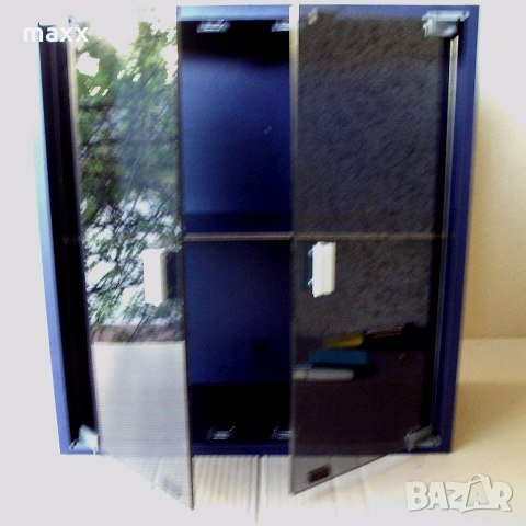 шкафче т. синьо 67 х 44 х 22 см, две вратички ,три нива, снимка 1