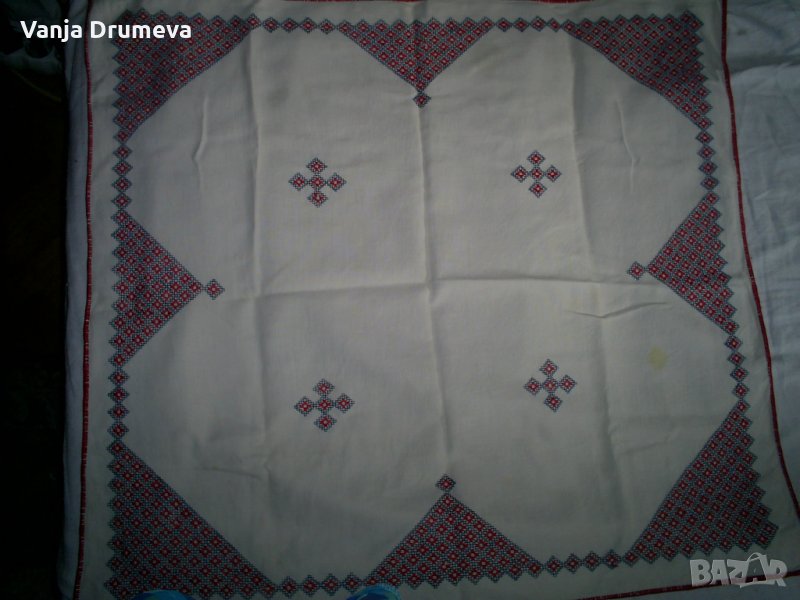 ръчно бродирано каре, снимка 1