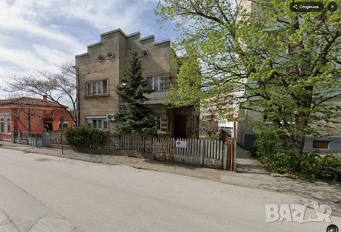 етаж от къща, разположена в центъра на град Силистра с двор, гараж и мазе и още