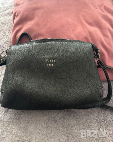 Дамска чанта Guess, снимка 2 - Чанти - 52487133