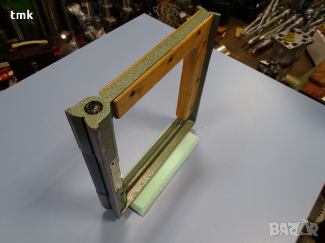 Нивелир машинен KINEX 300x300 mm, снимка 4 - Измервателни инструменти - 32779593