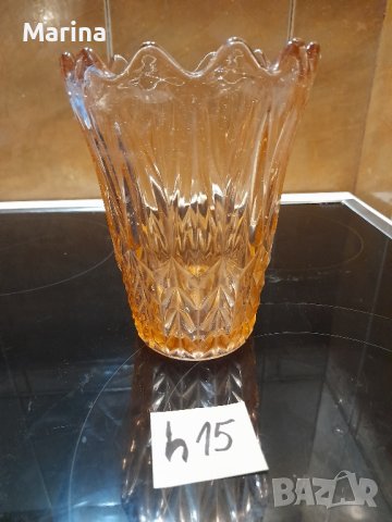 ваза от цветно стъкло