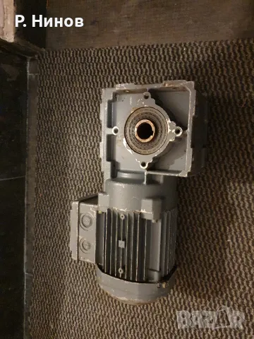 Монофазен ел.двигател 0.55 кW 27 оборота   куха ос, снимка 1