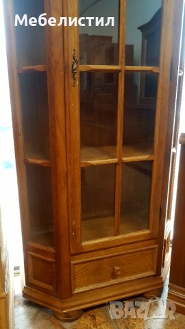 Витрина от масивно дърво 