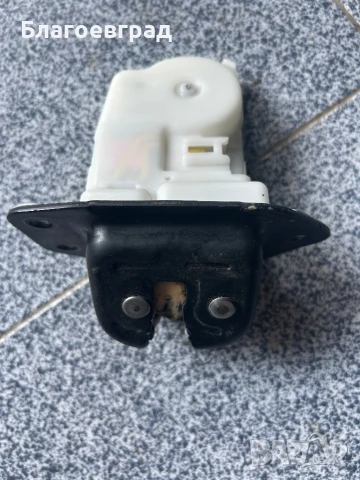 Брава заден капак Колеос , снимка 3 - Части - 50799251