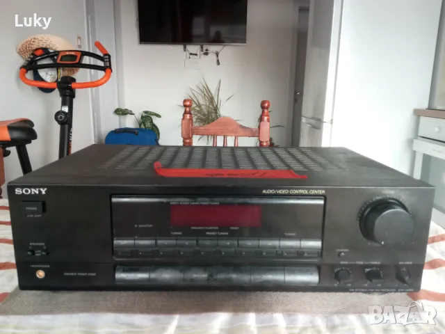 Продавам стар,модел усилвател-SONY.Не работи.